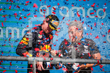 2021-10-24 - VERSTAPPEN Max (ned), Red Bull Racing Honda RB16B, portrait podium during the Formula 1 Aramco United States Grand Prix 2021, 17th round of the 2021 FIA Formula One World Championship from October 21 to 24, 2021 on the Circuit of the Americas, in Austin, Texas, United States of American - FORMULA 1 ARAMCO UNITED STATES GRAND PRIX 2021, 17TH ROUND OF THE 2021 FIA FORMULA ONE WORLD CHAMPIONSHIP - FORMULA 1 - MOTORS