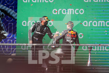 2021-10-24 - HAMILTON Lewis (gbr), Mercedes AMG F1 GP W12 E Performance, VERSTAPPEN Max (ned), Red Bull Racing Honda RB16B, portrait during the Formula 1 Aramco United States Grand Prix 2021, 17th round of the 2021 FIA Formula One World Championship from October 21 to 24, 2021 on the Circuit of the Americas, in Austin, Texas, United States of American - FORMULA 1 ARAMCO UNITED STATES GRAND PRIX 2021, 17TH ROUND OF THE 2021 FIA FORMULA ONE WORLD CHAMPIONSHIP - FORMULA 1 - MOTORS