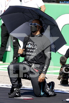 2021-10-24 - starting grid, grille de depart, HAMILTON Lewis (gbr), Mercedes AMG F1 GP W12 E Performance, portrait during the Formula 1 Aramco United States Grand Prix 2021, 17th round of the 2021 FIA Formula One World Championship from October 21 to 24, 2021 on the Circuit of the Americas, in Austin, Texas, United States of American - FORMULA 1 ARAMCO UNITED STATES GRAND PRIX 2021, 17TH ROUND OF THE 2021 FIA FORMULA ONE WORLD CHAMPIONSHIP - FORMULA 1 - MOTORS