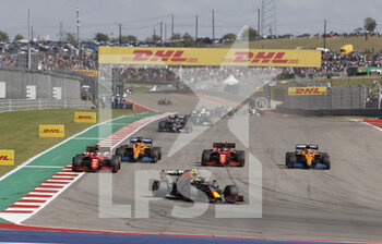 2021-10-24 - start of the race, depart, 11 PEREZ Sergio (mex), Red Bull Racing Honda RB16B, action during the Formula 1 Aramco United States Grand Prix 2021, 17th round of the 2021 FIA Formula One World Championship from October 21 to 24, 2021 on the Circuit of the Americas, in Austin, Texas, United States of American - FORMULA 1 ARAMCO UNITED STATES GRAND PRIX 2021, 17TH ROUND OF THE 2021 FIA FORMULA ONE WORLD CHAMPIONSHIP - FORMULA 1 - MOTORS