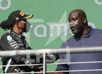2021-10-24 - Shaquille O'Neal, HAMILTON Lewis (gbr), Mercedes AMG F1 GP W12 E Performance, portrait during the Formula 1 Aramco United States Grand Prix 2021, 17th round of the 2021 FIA Formula One World Championship from October 21 to 24, 2021 on the Circuit of the Americas, in Austin, Texas, United States of American - FORMULA 1 ARAMCO UNITED STATES GRAND PRIX 2021, 17TH ROUND OF THE 2021 FIA FORMULA ONE WORLD CHAMPIONSHIP - FORMULA 1 - MOTORS