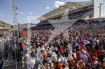 2021-10-24 - spectators, fans, crowd, foule, fans during the Formula 1 Aramco United States Grand Prix 2021, 17th round of the 2021 FIA Formula One World Championship from October 21 to 24, 2021 on the Circuit of the Americas, in Austin, Texas, United States of American - FORMULA 1 ARAMCO UNITED STATES GRAND PRIX 2021, 17TH ROUND OF THE 2021 FIA FORMULA ONE WORLD CHAMPIONSHIP - FORMULA 1 - MOTORS