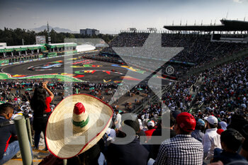 2021-11-05 - 33 VERSTAPPEN Max (nld), Red Bull Racing Honda RB16B, action fans in the grandstand stadium during the Formula 1 Gran Premio De La Ciudad De Mexico 2021, Mexico City Grand Prix, 18th round of the 2021 FIA Formula One World Championship from November 5 to 7, 2021 on the Autodromo Hermanos Rodriguez, in Mexico City, Mexico - FORMULA 1 GRAN PREMIO DE LA CIUDAD DE MEXICO 2021, MEXICO CITY GRAND PRIX, 18TH ROUND OF THE 2021 FIA FORMULA ONE WORLD CHAMPIONSHIP - FORMULA 1 - MOTORS