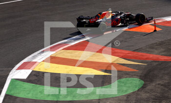 2021-11-05 - 33 VERSTAPPEN Max (nld), Red Bull Racing Honda RB16B, action during the Formula 1 Gran Premio De La Ciudad De Mexico 2021, Mexico City Grand Prix, 18th round of the 2021 FIA Formula One World Championship from November 5 to 7, 2021 on the Autodromo Hermanos Rodriguez, in Mexico City, Mexico - FORMULA 1 GRAN PREMIO DE LA CIUDAD DE MEXICO 2021, MEXICO CITY GRAND PRIX, 18TH ROUND OF THE 2021 FIA FORMULA ONE WORLD CHAMPIONSHIP - FORMULA 1 - MOTORS