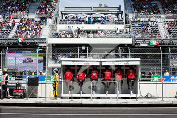 2021-11-06 - pitwall Alfa Romeo Racing ORLEN team during the Formula 1 Gran Premio De La Ciudad De Mexico 2021, Mexico City Grand Prix, 18th round of the 2021 FIA Formula One World Championship from November 5 to 7, 2021 on the Autodromo Hermanos Rodriguez, in Mexico City, Mexico - FORMULA 1 GRAN PREMIO DE LA CIUDAD DE MEXICO 2021, MEXICO CITY GRAND PRIX, 18TH ROUND OF THE 2021 FIA FORMULA ONE WORLD CHAMPIONSHIP - FORMULA 1 - MOTORS