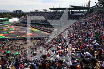 2021-11-06 - The crowd of fans in the grandstands of the stadium during the Formula 1 Gran Premio De La Ciudad De Mexico 2021, Mexico City Grand Prix, 18th round of the 2021 FIA Formula One World Championship from November 5 to 7, 2021 on the Autodromo Hermanos Rodriguez, in Mexico City, Mexico - FORMULA 1 GRAN PREMIO DE LA CIUDAD DE MEXICO 2021, MEXICO CITY GRAND PRIX, 18TH ROUND OF THE 2021 FIA FORMULA ONE WORLD CHAMPIONSHIP - FORMULA 1 - MOTORS