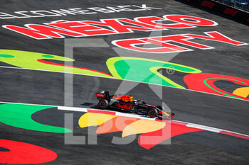2021-11-06 - 33 VERSTAPPEN Max (nld), Red Bull Racing Honda RB16B, action during the Formula 1 Gran Premio De La Ciudad De Mexico 2021, Mexico City Grand Prix, 18th round of the 2021 FIA Formula One World Championship from November 5 to 7, 2021 on the Autodromo Hermanos Rodriguez, in Mexico City, Mexico - FORMULA 1 GRAN PREMIO DE LA CIUDAD DE MEXICO 2021, MEXICO CITY GRAND PRIX, 18TH ROUND OF THE 2021 FIA FORMULA ONE WORLD CHAMPIONSHIP - FORMULA 1 - MOTORS