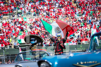 2021-11-07 - ambiance, crowd, foule, fans during the Formula 1 Gran Premio De La Ciudad De Mexico 2021, Mexico City Grand Prix, 18th round of the 2021 FIA Formula One World Championship from November 5 to 7, 2021 on the Autodromo Hermanos Rodriguez, in Mexico City, Mexico - FORMULA 1 GRAN PREMIO DE LA CIUDAD DE MEXICO 2021, MEXICO CITY GRAND PRIX, 18TH ROUND OF THE 2021 FIA FORMULA ONE WORLD CHAMPIONSHIP - FORMULA 1 - MOTORS