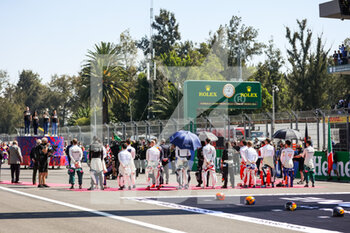2021-11-07 - national anthem starting grid, grille de depart, during the Formula 1 Gran Premio De La Ciudad De Mexico 2021, Mexico City Grand Prix, 18th round of the 2021 FIA Formula One World Championship from November 5 to 7, 2021 on the Autodromo Hermanos Rodriguez, in Mexico City, Mexico - FORMULA 1 GRAN PREMIO DE LA CIUDAD DE MEXICO 2021, MEXICO CITY GRAND PRIX, 18TH ROUND OF THE 2021 FIA FORMULA ONE WORLD CHAMPIONSHIP - FORMULA 1 - MOTORS
