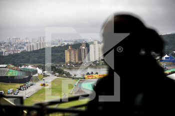2021-11-11 - HAMILTON Lewis (gbr), Mercedes AMG F1 GP W12 E Performance, portrait during the Formula 1 Heineken Grande Premio De Sao Paulo 2021, Sao Paulo Grand Prix, 19th round of the 2021 FIA Formula One World Championship from November 12 to 14, 2021 on the Interlagos Circuit, in Sao Paulo, Brazil - FORMULA 1 HEINEKEN GRANDE PREMIO DE SAO PAULO 2021, SAO PAULO GRAND PRIX, 19TH ROUND OF THE 2021 FIA FORMULA ONE WORLD CHAMPIONSHIP - FORMULA 1 - MOTORS