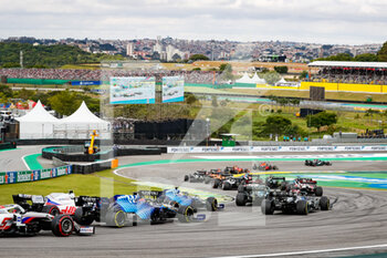 2021-11-13 - start of the race, depart, 63 RUSSELL George (gbr), Williams Racing F1 FW43B, action during the Formula 1 Heineken Grande Premio De Sao Paulo 2021, Sao Paulo Grand Prix, 19th round of the 2021 FIA Formula One World Championship from November 12 to 14, 2021 on the Interlagos Circuit, in Sao Paulo, Brazil - FORMULA 1 HEINEKEN GRANDE PREMIO DE SAO PAULO 2021, SAO PAULO GRAND PRIX, 19TH ROUND OF THE 2021 FIA FORMULA ONE WORLD CHAMPIONSHIP - FORMULA 1 - MOTORS