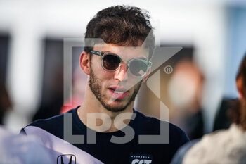 2021-11-18 - GASLY Pierre (fra), Scuderia AlphaTauri Honda AT02, portrait during the Formula 1 Ooredoo Qatar Grand Prix 2021, 20th round of the 2021 FIA Formula One World Championship from November 19 to 21, 2021 on the Losail International Circuit, in Lusail, Qatar - FORMULA 1 OOREDOO QATAR GRAND PRIX 2021, 20TH ROUND OF THE 2021 FIA FORMULA ONE WORLD CHAMPIONSHIP - FORMULA 1 - MOTORS