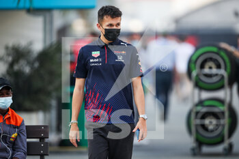 2021-11-18 - ALBON Alex (tha), Test and Reserve Driver of Red Bull Racing, portrait during the Formula 1 Ooredoo Qatar Grand Prix 2021, 20th round of the 2021 FIA Formula One World Championship from November 19 to 21, 2021 on the Losail International Circuit, in Lusail, Qatar - FORMULA 1 OOREDOO QATAR GRAND PRIX 2021, 20TH ROUND OF THE 2021 FIA FORMULA ONE WORLD CHAMPIONSHIP - FORMULA 1 - MOTORS