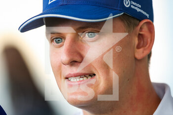 2021-11-18 - SCHUMACHER Mick (ger), Haas F1 Team VF-21 Ferrari, portrait during the Formula 1 Ooredoo Qatar Grand Prix 2021, 20th round of the 2021 FIA Formula One World Championship from November 19 to 21, 2021 on the Losail International Circuit, in Lusail, Qatar - FORMULA 1 OOREDOO QATAR GRAND PRIX 2021, 20TH ROUND OF THE 2021 FIA FORMULA ONE WORLD CHAMPIONSHIP - FORMULA 1 - MOTORS