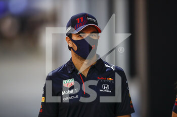 2021-11-18 - PEREZ Sergio (mex), Red Bull Racing Honda RB16B, portrait during the Formula 1 Ooredoo Qatar Grand Prix 2021, 20th round of the 2021 FIA Formula One World Championship from November 19 to 21, 2021 on the Losail International Circuit, in Lusail, Qatar - FORMULA 1 OOREDOO QATAR GRAND PRIX 2021, 20TH ROUND OF THE 2021 FIA FORMULA ONE WORLD CHAMPIONSHIP - FORMULA 1 - MOTORS