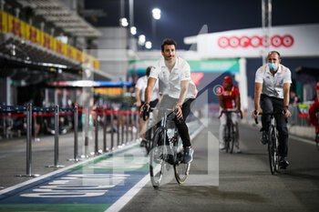2021-11-18 - RICCIARDO Daniel (aus), McLaren MCL35M, portrait cycling during the Formula 1 Ooredoo Qatar Grand Prix 2021, 20th round of the 2021 FIA Formula One World Championship from November 19 to 21, 2021 on the Losail International Circuit, in Lusail, Qatar - FORMULA 1 OOREDOO QATAR GRAND PRIX 2021, 20TH ROUND OF THE 2021 FIA FORMULA ONE WORLD CHAMPIONSHIP - FORMULA 1 - MOTORS