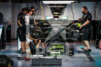 2021-11-18 - Mercedes AMG F1 GP W12 E Performance, mechanical details in the garage, box, during the Formula 1 Ooredoo Qatar Grand Prix 2021, 20th round of the 2021 FIA Formula One World Championship from November 19 to 21, 2021 on the Losail International Circuit, in Lusail, Qatar - FORMULA 1 OOREDOO QATAR GRAND PRIX 2021, 20TH ROUND OF THE 2021 FIA FORMULA ONE WORLD CHAMPIONSHIP - FORMULA 1 - MOTORS
