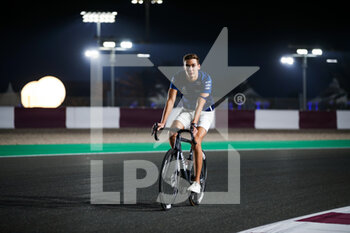 2021-11-18 - RUSSELL George (gbr), Williams Racing F1 FW43B, portrait cycling during the Formula 1 Ooredoo Qatar Grand Prix 2021, 20th round of the 2021 FIA Formula One World Championship from November 19 to 21, 2021 on the Losail International Circuit, in Lusail, Qatar - FORMULA 1 OOREDOO QATAR GRAND PRIX 2021, 20TH ROUND OF THE 2021 FIA FORMULA ONE WORLD CHAMPIONSHIP - FORMULA 1 - MOTORS
