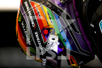 2021-11-19 - HAMILTON Lewis (gbr), Mercedes AMG F1 GP W12 E Performance, portrait helmet, casque, during the Formula 1 Ooredoo Qatar Grand Prix 2021, 20th round of the 2021 FIA Formula One World Championship from November 19 to 21, 2021 on the Losail International Circuit, in Lusail, Qatar - FORMULA 1 OOREDOO QATAR GRAND PRIX 2021, 20TH ROUND OF THE 2021 FIA FORMULA ONE WORLD CHAMPIONSHIP - FORMULA 1 - MOTORS