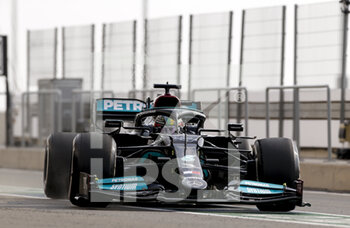 2021-11-19 - 44 HAMILTON Lewis (gbr), Mercedes AMG F1 GP W12 E Performance, action during the Formula 1 Ooredoo Qatar Grand Prix 2021, 20th round of the 2021 FIA Formula One World Championship from November 19 to 21, 2021 on the Losail International Circuit, in Lusail, Qatar - FORMULA 1 OOREDOO QATAR GRAND PRIX 2021, 20TH ROUND OF THE 2021 FIA FORMULA ONE WORLD CHAMPIONSHIP - FORMULA 1 - MOTORS