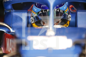 2021-11-19 - ALONSO Fernando (spa), Alpine F1 A521, portrait during the Formula 1 Ooredoo Qatar Grand Prix 2021, 20th round of the 2021 FIA Formula One World Championship from November 19 to 21, 2021 on the Losail International Circuit, in Lusail, Qatar - FORMULA 1 OOREDOO QATAR GRAND PRIX 2021, 20TH ROUND OF THE 2021 FIA FORMULA ONE WORLD CHAMPIONSHIP - FORMULA 1 - MOTORS