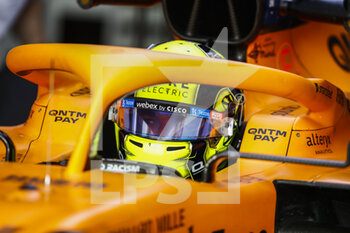 2021-11-19 - NORRIS Lando (gbr), McLaren MCL35M, portrait during the Formula 1 Ooredoo Qatar Grand Prix 2021, 20th round of the 2021 FIA Formula One World Championship from November 19 to 21, 2021 on the Losail International Circuit, in Lusail, Qatar - FORMULA 1 OOREDOO QATAR GRAND PRIX 2021, 20TH ROUND OF THE 2021 FIA FORMULA ONE WORLD CHAMPIONSHIP - FORMULA 1 - MOTORS