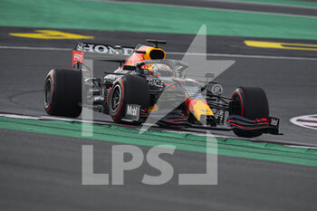 2021-11-19 - 33 VERSTAPPEN Max (nld), Red Bull Racing Honda RB16B, action during the Formula 1 Ooredoo Qatar Grand Prix 2021, 20th round of the 2021 FIA Formula One World Championship from November 19 to 21, 2021 on the Losail International Circuit, in Lusail, Qatar - FORMULA 1 OOREDOO QATAR GRAND PRIX 2021, 20TH ROUND OF THE 2021 FIA FORMULA ONE WORLD CHAMPIONSHIP - FORMULA 1 - MOTORS
