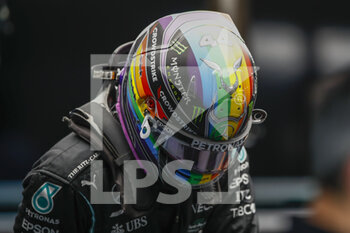 2021-11-19 - HAMILTON Lewis (gbr), Mercedes AMG F1 GP W12 E Performance, portrait during the Formula 1 Ooredoo Qatar Grand Prix 2021, 20th round of the 2021 FIA Formula One World Championship from November 19 to 21, 2021 on the Losail International Circuit, in Lusail, Qatar - FORMULA 1 OOREDOO QATAR GRAND PRIX 2021, 20TH ROUND OF THE 2021 FIA FORMULA ONE WORLD CHAMPIONSHIP - FORMULA 1 - MOTORS