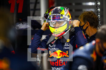 2021-11-19 - PEREZ Sergio (mex), Red Bull Racing Honda RB16B, portrait during the Formula 1 Ooredoo Qatar Grand Prix 2021, 20th round of the 2021 FIA Formula One World Championship from November 19 to 21, 2021 on the Losail International Circuit, in Lusail, Qatar - FORMULA 1 OOREDOO QATAR GRAND PRIX 2021, 20TH ROUND OF THE 2021 FIA FORMULA ONE WORLD CHAMPIONSHIP - FORMULA 1 - MOTORS