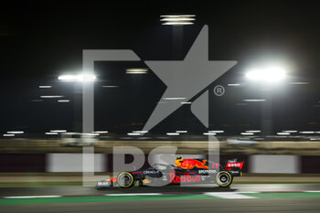 2021-11-19 - 11 PEREZ Sergio (mex), Red Bull Racing Honda RB16B, action during the Formula 1 Ooredoo Qatar Grand Prix 2021, 20th round of the 2021 FIA Formula One World Championship from November 19 to 21, 2021 on the Losail International Circuit, in Lusail, Qatar - FORMULA 1 OOREDOO QATAR GRAND PRIX 2021, 20TH ROUND OF THE 2021 FIA FORMULA ONE WORLD CHAMPIONSHIP - FORMULA 1 - MOTORS