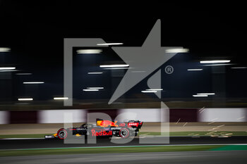2021-11-19 - 33 VERSTAPPEN Max (nld), Red Bull Racing Honda RB16B, action during the Formula 1 Ooredoo Qatar Grand Prix 2021, 20th round of the 2021 FIA Formula One World Championship from November 19 to 21, 2021 on the Losail International Circuit, in Lusail, Qatar - FORMULA 1 OOREDOO QATAR GRAND PRIX 2021, 20TH ROUND OF THE 2021 FIA FORMULA ONE WORLD CHAMPIONSHIP - FORMULA 1 - MOTORS