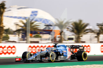 2021-11-20 - 14 ALONSO Fernando (spa), Alpine F1 A521, action during the Formula 1 Ooredoo Qatar Grand Prix 2021, 20th round of the 2021 FIA Formula One World Championship from November 19 to 21, 2021 on the Losail International Circuit, in Lusail, Qatar - FORMULA 1 OOREDOO QATAR GRAND PRIX 2021, 20TH ROUND OF THE 2021 FIA FORMULA ONE WORLD CHAMPIONSHIP - FORMULA 1 - MOTORS