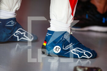 2021-11-20 - SCHUMACHER Mick (ger), Haas F1 Team VF-21 Ferrari, racing shoes during the Formula 1 Ooredoo Qatar Grand Prix 2021, 20th round of the 2021 FIA Formula One World Championship from November 19 to 21, 2021 on the Losail International Circuit, in Lusail, Qatar - FORMULA 1 OOREDOO QATAR GRAND PRIX 2021, 20TH ROUND OF THE 2021 FIA FORMULA ONE WORLD CHAMPIONSHIP - FORMULA 1 - MOTORS