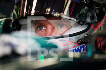 2021-11-20 - VETTEL Sebastian (ger), Aston Martin F1 AMR21, portrait helmet, casque, during the Formula 1 Ooredoo Qatar Grand Prix 2021, 20th round of the 2021 FIA Formula One World Championship from November 19 to 21, 2021 on the Losail International Circuit, in Lusail, Qatar - FORMULA 1 OOREDOO QATAR GRAND PRIX 2021, 20TH ROUND OF THE 2021 FIA FORMULA ONE WORLD CHAMPIONSHIP - FORMULA 1 - MOTORS