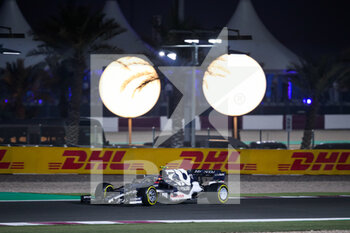 2021-11-20 - 10 GASLY Pierre (fra), Scuderia AlphaTauri Honda AT02, action during the Formula 1 Ooredoo Qatar Grand Prix 2021, 20th round of the 2021 FIA Formula One World Championship from November 19 to 21, 2021 on the Losail International Circuit, in Lusail, Qatar - FORMULA 1 OOREDOO QATAR GRAND PRIX 2021, 20TH ROUND OF THE 2021 FIA FORMULA ONE WORLD CHAMPIONSHIP - FORMULA 1 - MOTORS