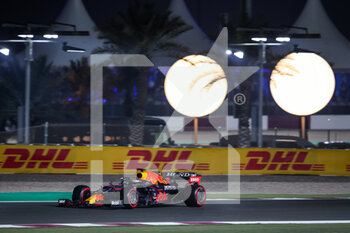 2021-11-20 - 33 VERSTAPPEN Max (nld), Red Bull Racing Honda RB16B, action during the Formula 1 Ooredoo Qatar Grand Prix 2021, 20th round of the 2021 FIA Formula One World Championship from November 19 to 21, 2021 on the Losail International Circuit, in Lusail, Qatar - FORMULA 1 OOREDOO QATAR GRAND PRIX 2021, 20TH ROUND OF THE 2021 FIA FORMULA ONE WORLD CHAMPIONSHIP - FORMULA 1 - MOTORS
