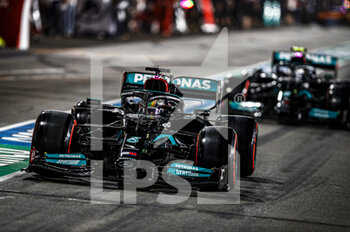 2021-11-20 - 44 HAMILTON Lewis (gbr), Mercedes AMG F1 GP W12 E Performance, action during the Formula 1 Ooredoo Qatar Grand Prix 2021, 20th round of the 2021 FIA Formula One World Championship from November 19 to 21, 2021 on the Losail International Circuit, in Lusail, Qatar - FORMULA 1 OOREDOO QATAR GRAND PRIX 2021, 20TH ROUND OF THE 2021 FIA FORMULA ONE WORLD CHAMPIONSHIP - FORMULA 1 - MOTORS