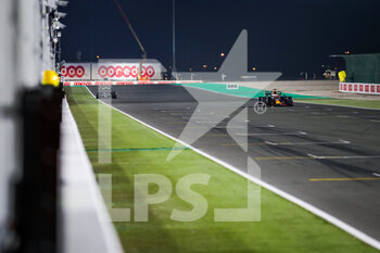 2021-11-20 - 33 VERSTAPPEN Max (nld), Red Bull Racing Honda RB16B, 10 GASLY Pierre (fra), Scuderia AlphaTauri Honda AT02, action crash, accident, during the Formula 1 Ooredoo Qatar Grand Prix 2021, 20th round of the 2021 FIA Formula One World Championship from November 19 to 21, 2021 on the Losail International Circuit, in Lusail, Qatar - FORMULA 1 OOREDOO QATAR GRAND PRIX 2021, 20TH ROUND OF THE 2021 FIA FORMULA ONE WORLD CHAMPIONSHIP - FORMULA 1 - MOTORS