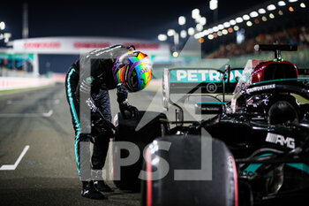 2021-11-20 - HAMILTON Lewis (gbr), Mercedes AMG F1 GP W12 E Performance, portrait pole position during the Formula 1 Ooredoo Qatar Grand Prix 2021, 20th round of the 2021 FIA Formula One World Championship from November 19 to 21, 2021 on the Losail International Circuit, in Lusail, Qatar - FORMULA 1 OOREDOO QATAR GRAND PRIX 2021, 20TH ROUND OF THE 2021 FIA FORMULA ONE WORLD CHAMPIONSHIP - FORMULA 1 - MOTORS