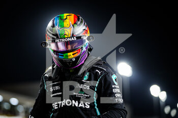 2021-11-20 - HAMILTON Lewis (gbr), Mercedes AMG F1 GP W12 E Performance, portrait pole position during the Formula 1 Ooredoo Qatar Grand Prix 2021, 20th round of the 2021 FIA Formula One World Championship from November 19 to 21, 2021 on the Losail International Circuit, in Lusail, Qatar - FORMULA 1 OOREDOO QATAR GRAND PRIX 2021, 20TH ROUND OF THE 2021 FIA FORMULA ONE WORLD CHAMPIONSHIP - FORMULA 1 - MOTORS