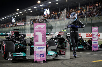 2021-11-20 - BOTTAS Valtteri (fin), Mercedes AMG F1 GP W12 E Performance, portrait during the Formula 1 Ooredoo Qatar Grand Prix 2021, 20th round of the 2021 FIA Formula One World Championship from November 19 to 21, 2021 on the Losail International Circuit, in Lusail, Qatar - FORMULA 1 OOREDOO QATAR GRAND PRIX 2021, 20TH ROUND OF THE 2021 FIA FORMULA ONE WORLD CHAMPIONSHIP - FORMULA 1 - MOTORS