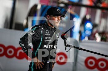 2021-11-20 - BOTTAS Valtteri (fin), Mercedes AMG F1 GP W12 E Performance, portrait during the Formula 1 Ooredoo Qatar Grand Prix 2021, 20th round of the 2021 FIA Formula One World Championship from November 19 to 21, 2021 on the Losail International Circuit, in Lusail, Qatar - FORMULA 1 OOREDOO QATAR GRAND PRIX 2021, 20TH ROUND OF THE 2021 FIA FORMULA ONE WORLD CHAMPIONSHIP - FORMULA 1 - MOTORS