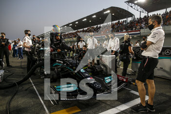 2021-11-21 - HAMILTON Lewis (gbr), Mercedes AMG F1 GP W12 E Performance, portrait during the Formula 1 Ooredoo Qatar Grand Prix 2021, 20th round of the 2021 FIA Formula One World Championship from November 19 to 21, 2021 on the Losail International Circuit, in Lusail, Qatar - FORMULA 1 OOREDOO QATAR GRAND PRIX 2021, 20TH ROUND OF THE 2021 FIA FORMULA ONE WORLD CHAMPIONSHIP - FORMULA 1 - MOTORS