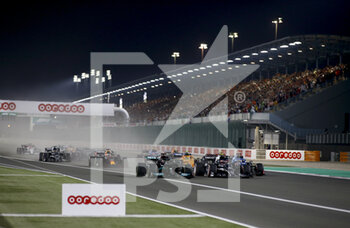 2021-11-21 - Start of the race, 44 HAMILTON Lewis (gbr), Mercedes AMG F1 GP W12 E Performance, 10 GASLY Pierre (fra), Scuderia AlphaTauri Honda AT02, action during the Formula 1 Ooredoo Qatar Grand Prix 2021, 20th round of the 2021 FIA Formula One World Championship from November 19 to 21, 2021 on the Losail International Circuit, in Lusail, Qatar - FORMULA 1 OOREDOO QATAR GRAND PRIX 2021, 20TH ROUND OF THE 2021 FIA FORMULA ONE WORLD CHAMPIONSHIP - FORMULA 1 - MOTORS
