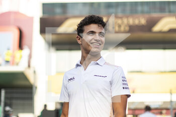 2021-11-21 - NORRIS Lando (gbr), McLaren MCL35M, portrait during the Formula 1 Ooredoo Qatar Grand Prix 2021, 20th round of the 2021 FIA Formula One World Championship from November 19 to 21, 2021 on the Losail International Circuit, in Lusail, Qatar - FORMULA 1 OOREDOO QATAR GRAND PRIX 2021, 20TH ROUND OF THE 2021 FIA FORMULA ONE WORLD CHAMPIONSHIP - FORMULA 1 - MOTORS