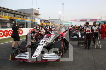 2021-11-21 - 07 RAIKKONEN Kimi (fin), Alfa Romeo Racing ORLEN C41, action on the grid during the Formula 1 Ooredoo Qatar Grand Prix 2021, 20th round of the 2021 FIA Formula One World Championship from November 19 to 21, 2021 on the Losail International Circuit, in Lusail, Qatar - FORMULA 1 OOREDOO QATAR GRAND PRIX 2021, 20TH ROUND OF THE 2021 FIA FORMULA ONE WORLD CHAMPIONSHIP - FORMULA 1 - MOTORS