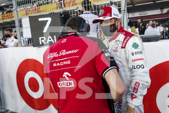 2021-11-21 - RAIKKONEN Kimi (fin), Alfa Romeo Racing ORLEN C41, portrait on the grid during the Formula 1 Ooredoo Qatar Grand Prix 2021, 20th round of the 2021 FIA Formula One World Championship from November 19 to 21, 2021 on the Losail International Circuit, in Lusail, Qatar - FORMULA 1 OOREDOO QATAR GRAND PRIX 2021, 20TH ROUND OF THE 2021 FIA FORMULA ONE WORLD CHAMPIONSHIP - FORMULA 1 - MOTORS