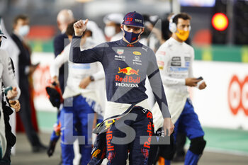 2021-11-21 - VERSTAPPEN Max (ned), Red Bull Racing Honda RB16B, portrait during the Formula 1 Ooredoo Qatar Grand Prix 2021, 20th round of the 2021 FIA Formula One World Championship from November 19 to 21, 2021 on the Losail International Circuit, in Lusail, Qatar - FORMULA 1 OOREDOO QATAR GRAND PRIX 2021, 20TH ROUND OF THE 2021 FIA FORMULA ONE WORLD CHAMPIONSHIP - FORMULA 1 - MOTORS