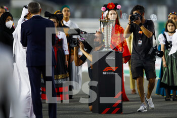 2021-11-21 - F1 Trophy during the Formula 1 Ooredoo Qatar Grand Prix 2021, 20th round of the 2021 FIA Formula One World Championship from November 19 to 21, 2021 on the Losail International Circuit, in Lusail, Qatar - FORMULA 1 OOREDOO QATAR GRAND PRIX 2021, 20TH ROUND OF THE 2021 FIA FORMULA ONE WORLD CHAMPIONSHIP - FORMULA 1 - MOTORS