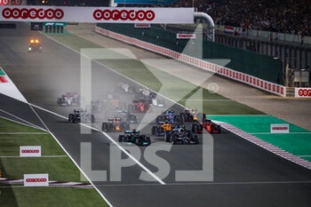 2021-11-21 - Start of the race: HAMILTON Lewis (gbr), Mercedes AMG F1 GP W12 E Performance, GASLY Pierre (fra), Scuderia AlphaTauri Honda AT02, action during the Formula 1 Ooredoo Qatar Grand Prix 2021, 20th round of the 2021 FIA Formula One World Championship from November 19 to 21, 2021 on the Losail International Circuit, in Lusail, Qatar - FORMULA 1 OOREDOO QATAR GRAND PRIX 2021, 20TH ROUND OF THE 2021 FIA FORMULA ONE WORLD CHAMPIONSHIP - FORMULA 1 - MOTORS